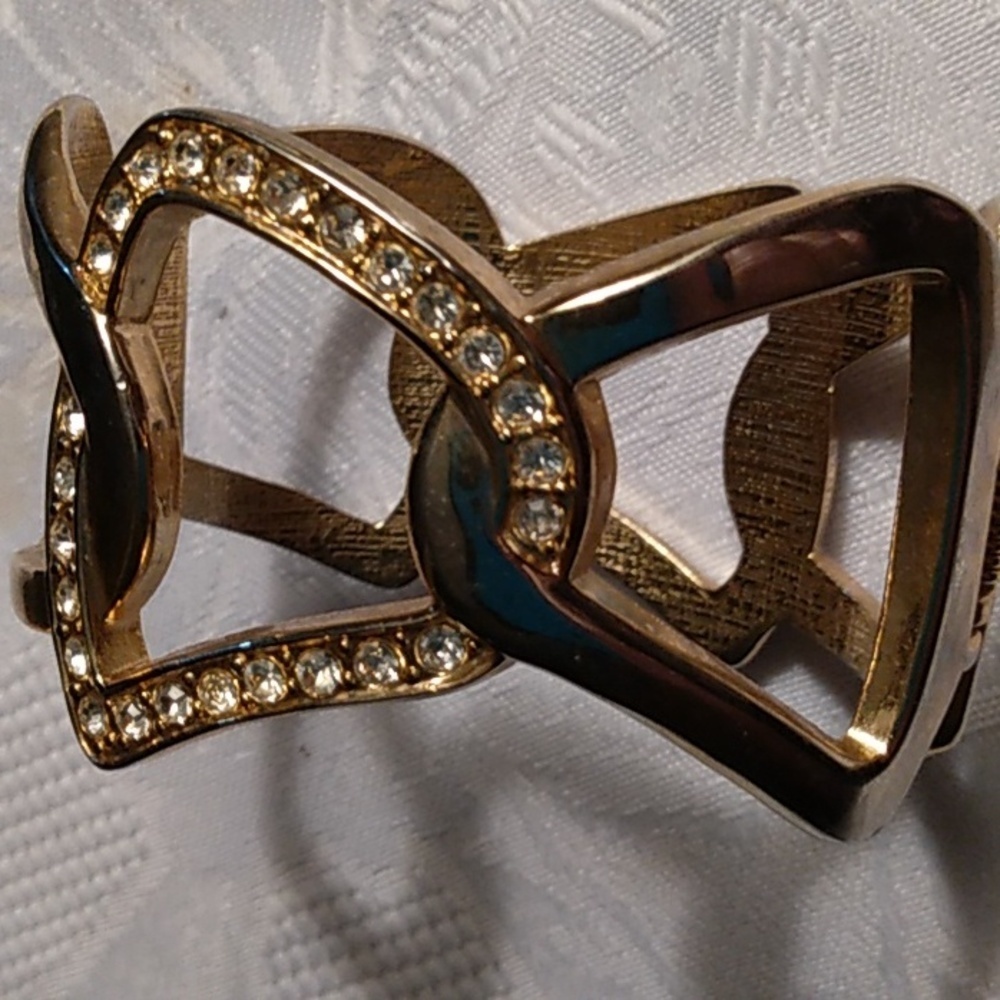 ( Any 2 for $12 )Goldtone rinestone bracelet - Picture 2 of 6